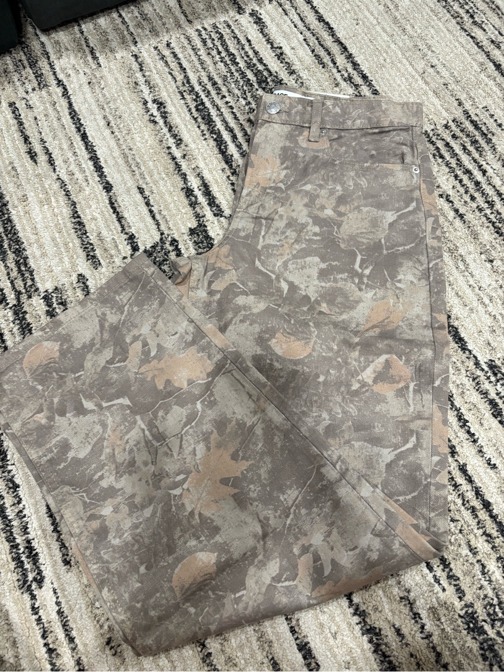 Garage Camo Low Rise Baggy Pants - Picture 3 of 6